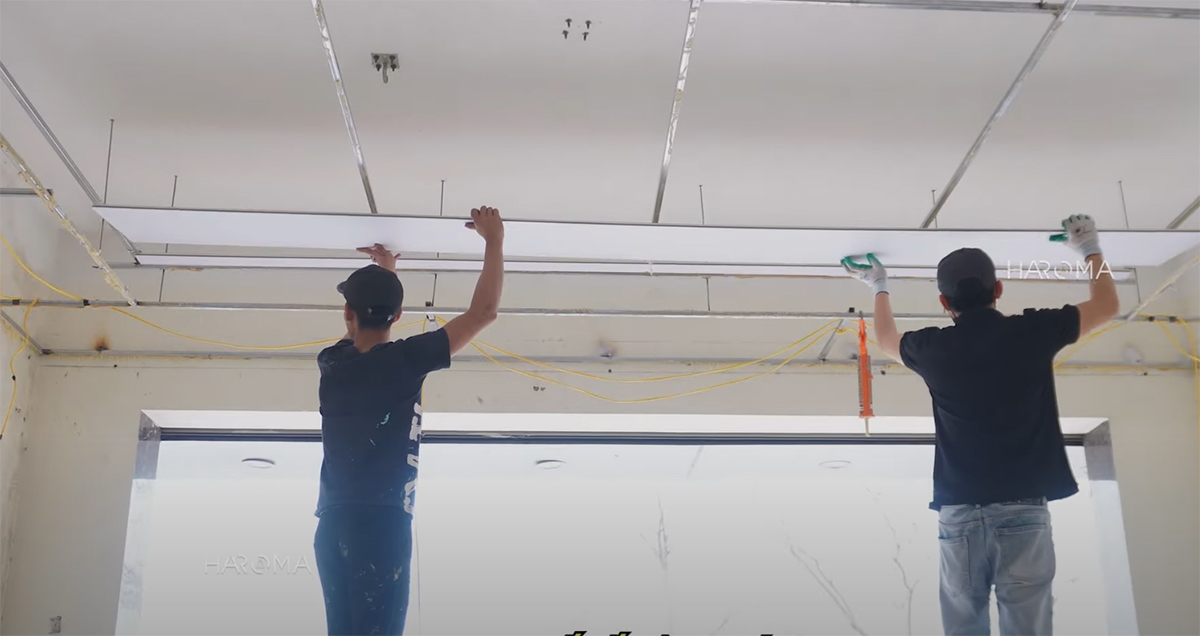 Chi tiết 5 bước thi công trần nhựa NANO giật cấp chuẩn như thợ xịn
