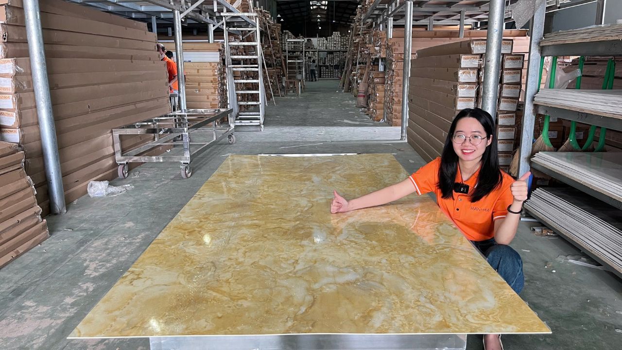 Báo giá tấm ốp nhựa giả đá mới nhất tháng 7/2025