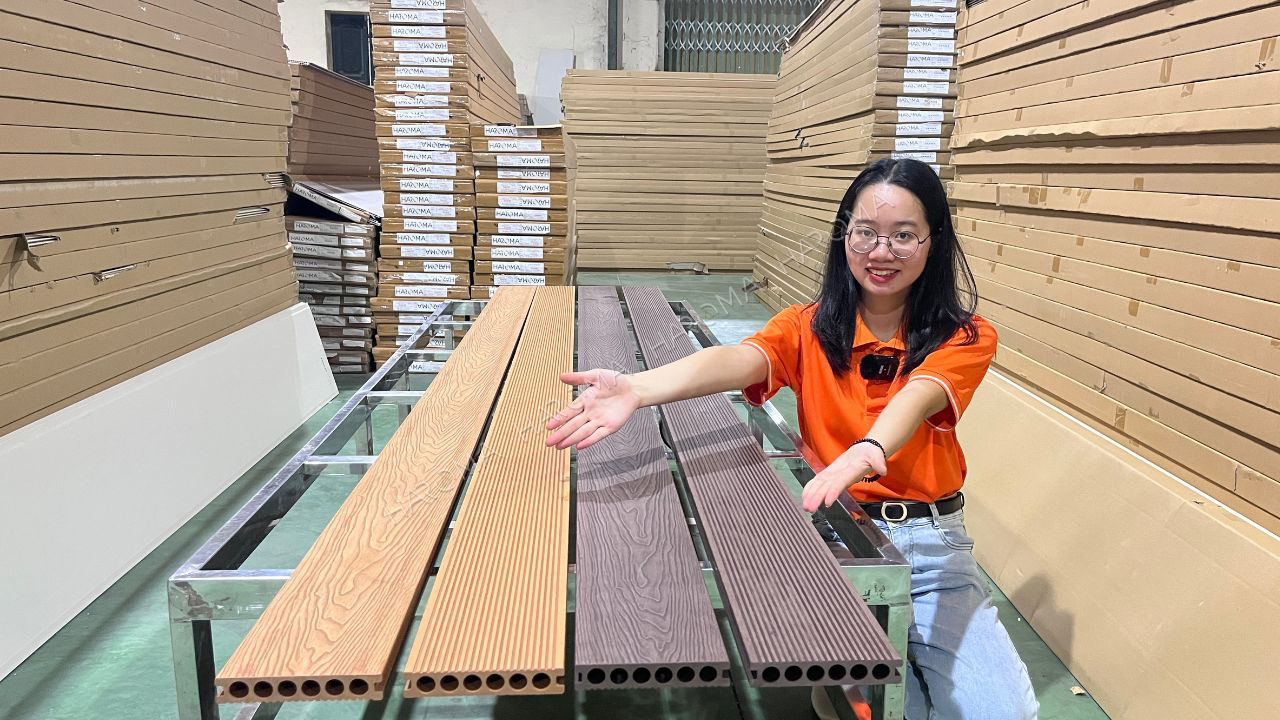 Bảng giá thi công sàn gỗ nhựa ngoài trời mới nhất 2025
