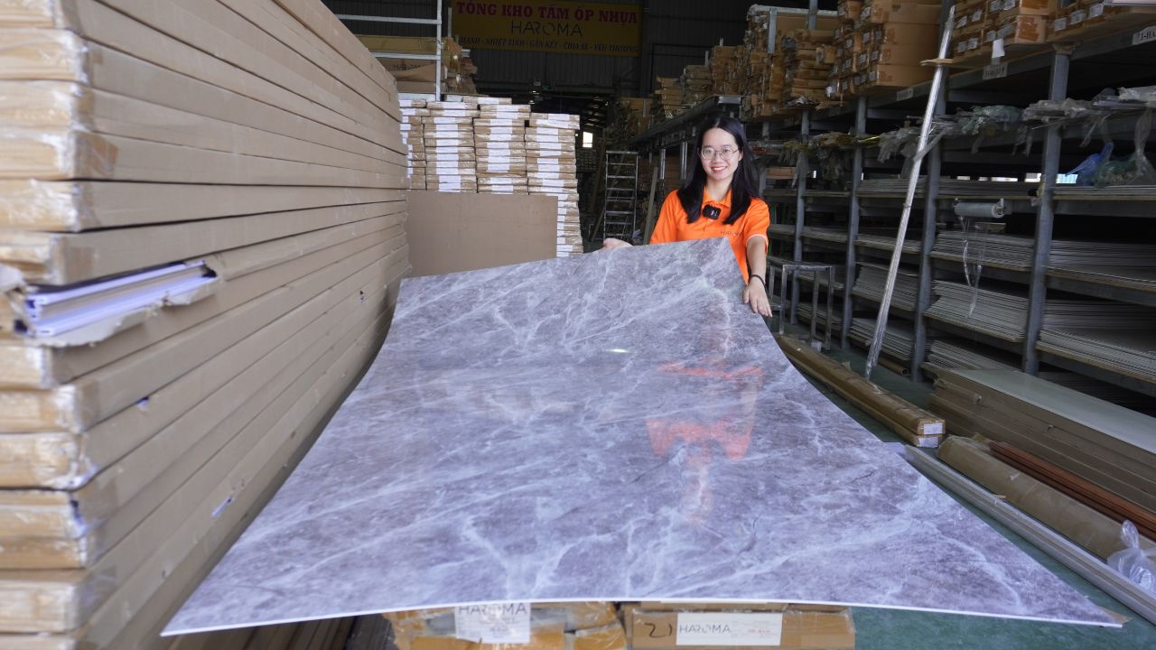 Thi công tấm Haroma PVC giả đá tốn bao nhiêu tiền?