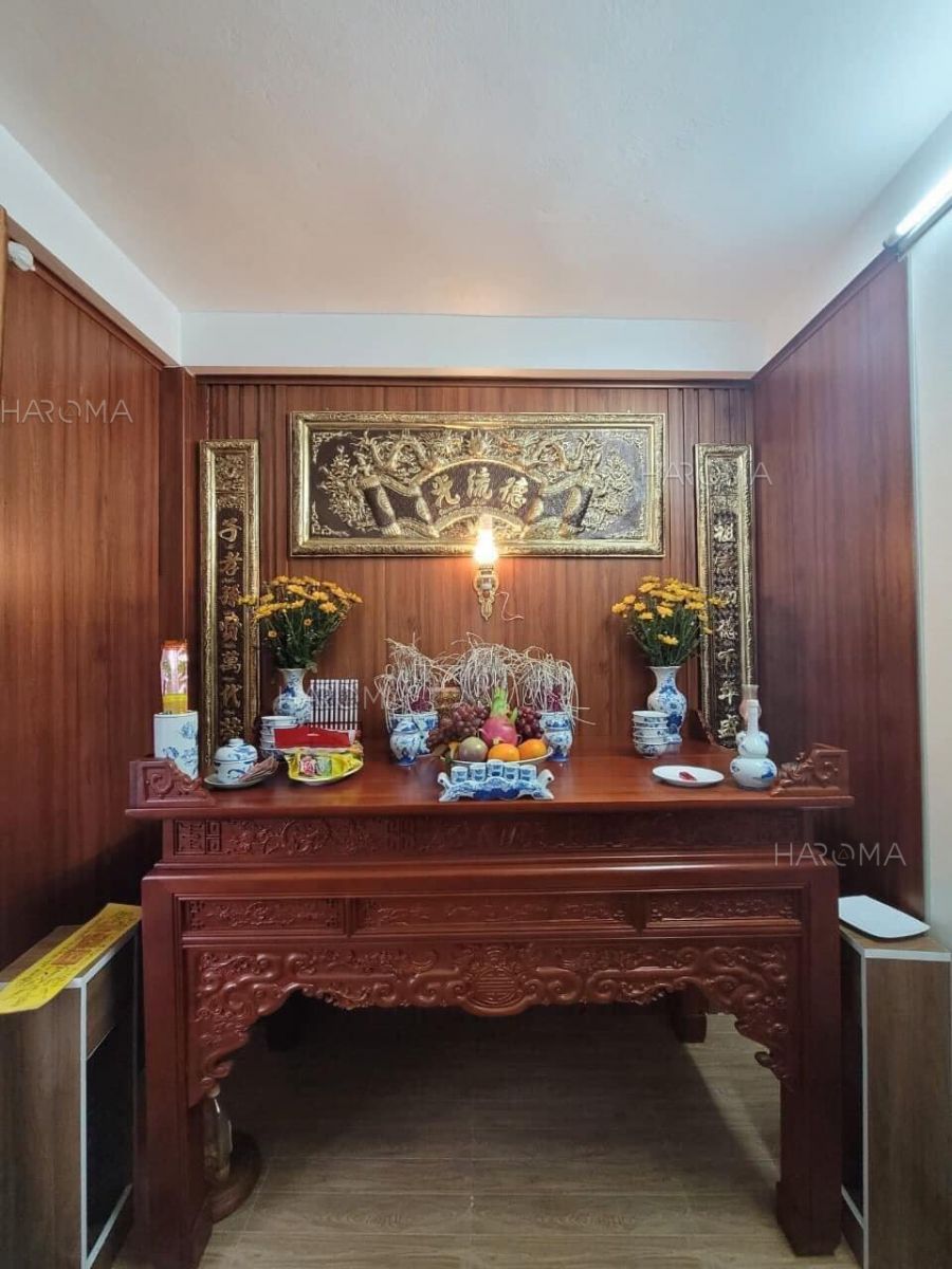 Chọn mẫu ốp tường phòng thờ: Đẹp thanh tịnh, chi phí hợp lý