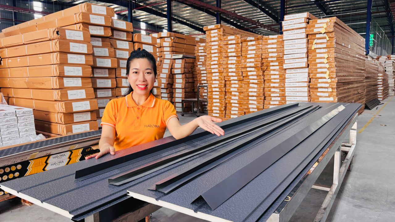 Báo giá tấm panel tôn xốp Haroma cập nhật mới nhất thời điểm cuối năm cho công trình
