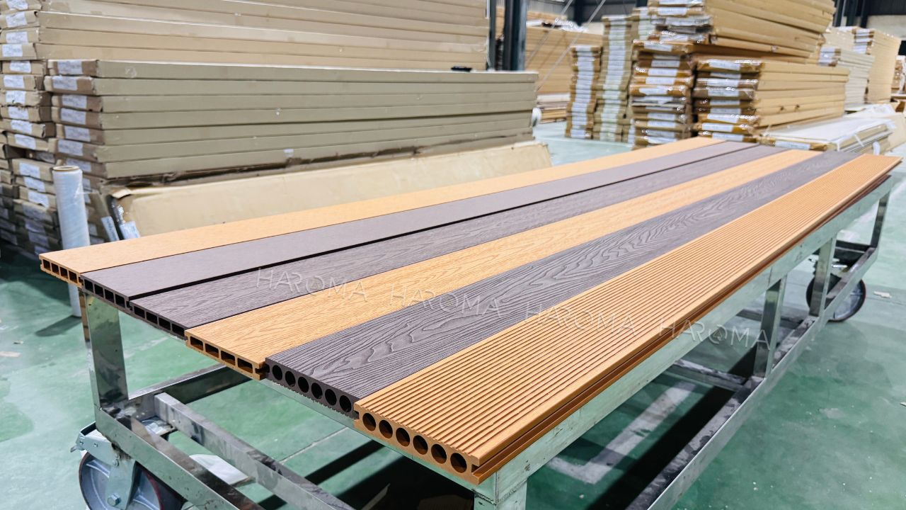 Nâng cấp sân thượng bê tông thành khu thư giãn tuyệt đẹp với sàn gỗ nhựa ngoài trời