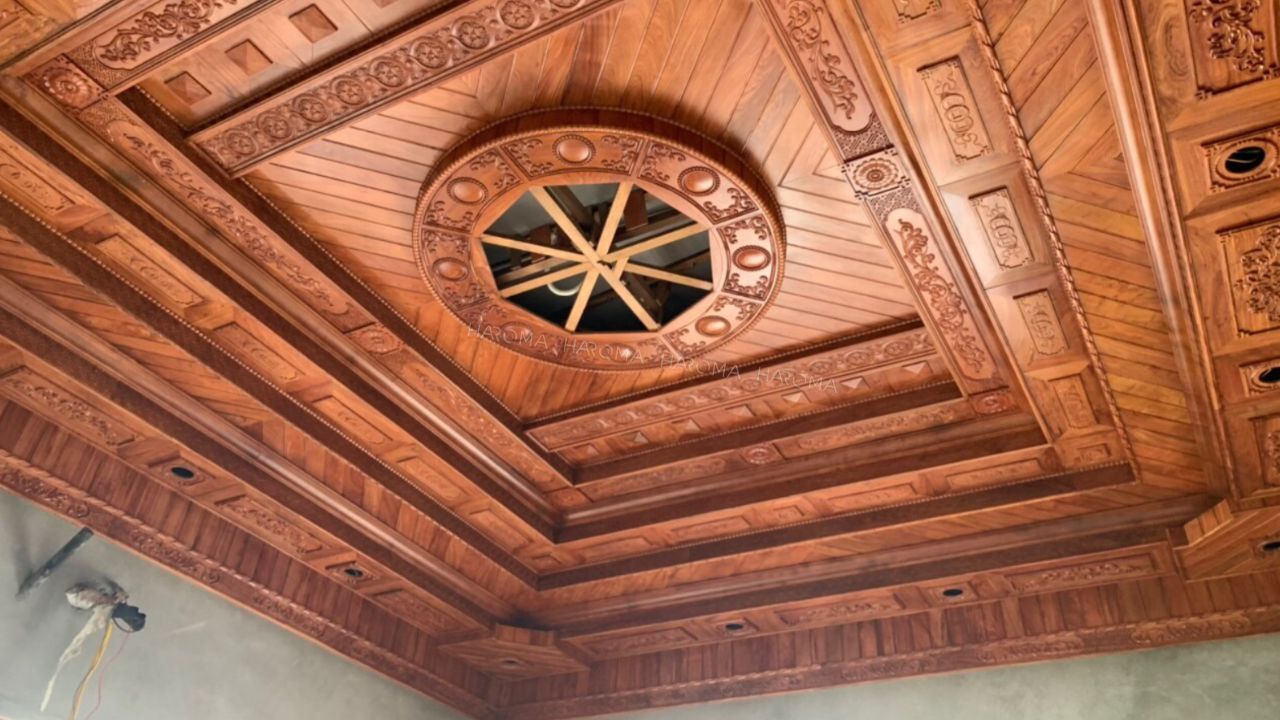 Nên dùng gỗ công nghiệp hay nhựa giả gỗ ốp tường phòng khách phù hợp hơn?