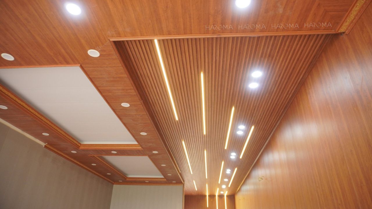 Nên chọn tấm ốp trần lam sóng hay tấm ốp nano? Bí quyết giúp bạn chọn đúng chỉ trong 1 phút