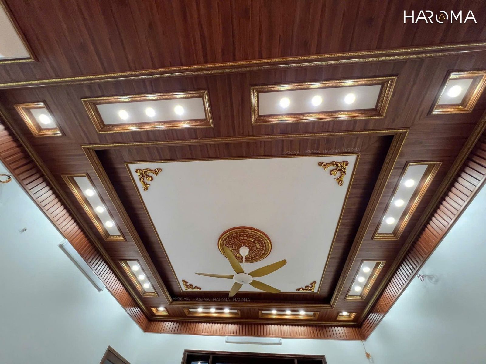 Nên chọn tấm ốp trần lam sóng hay tấm ốp nano? Bí quyết giúp bạn chọn đúng chỉ trong 1 phút