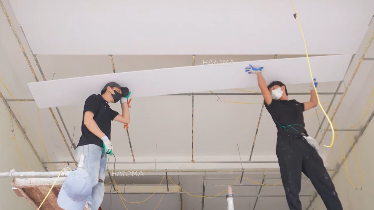 Hướng dẫn thi công trần nhựa nano trên khung xương kim loại chuẩn kỹ thuật, bền đẹp theo thời gian