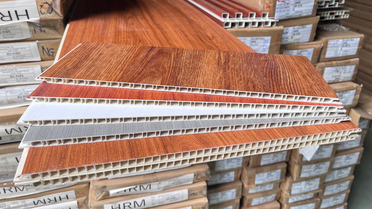 Tấm nhựa ốp tường nano có ốp tường ngoài trời được không?