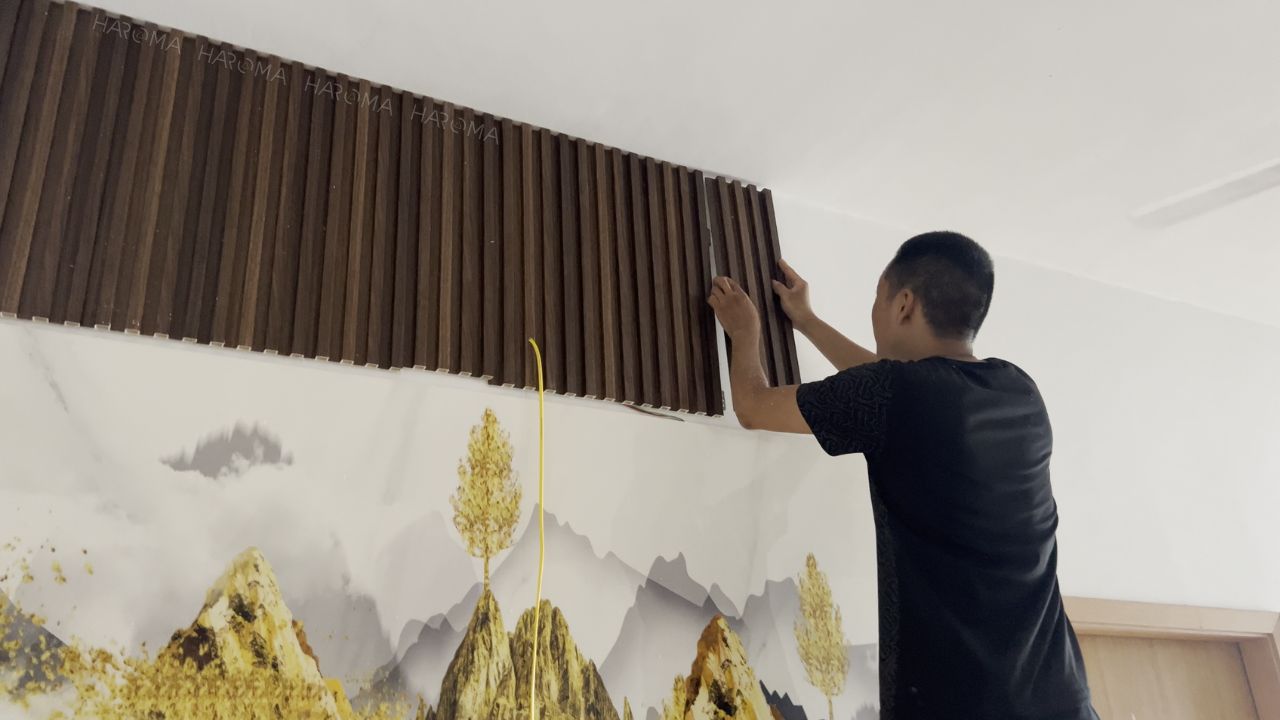 Thi công tấm ốp lam sóng có cần làm khung xương hay ốp trực tiếp vào tường?
