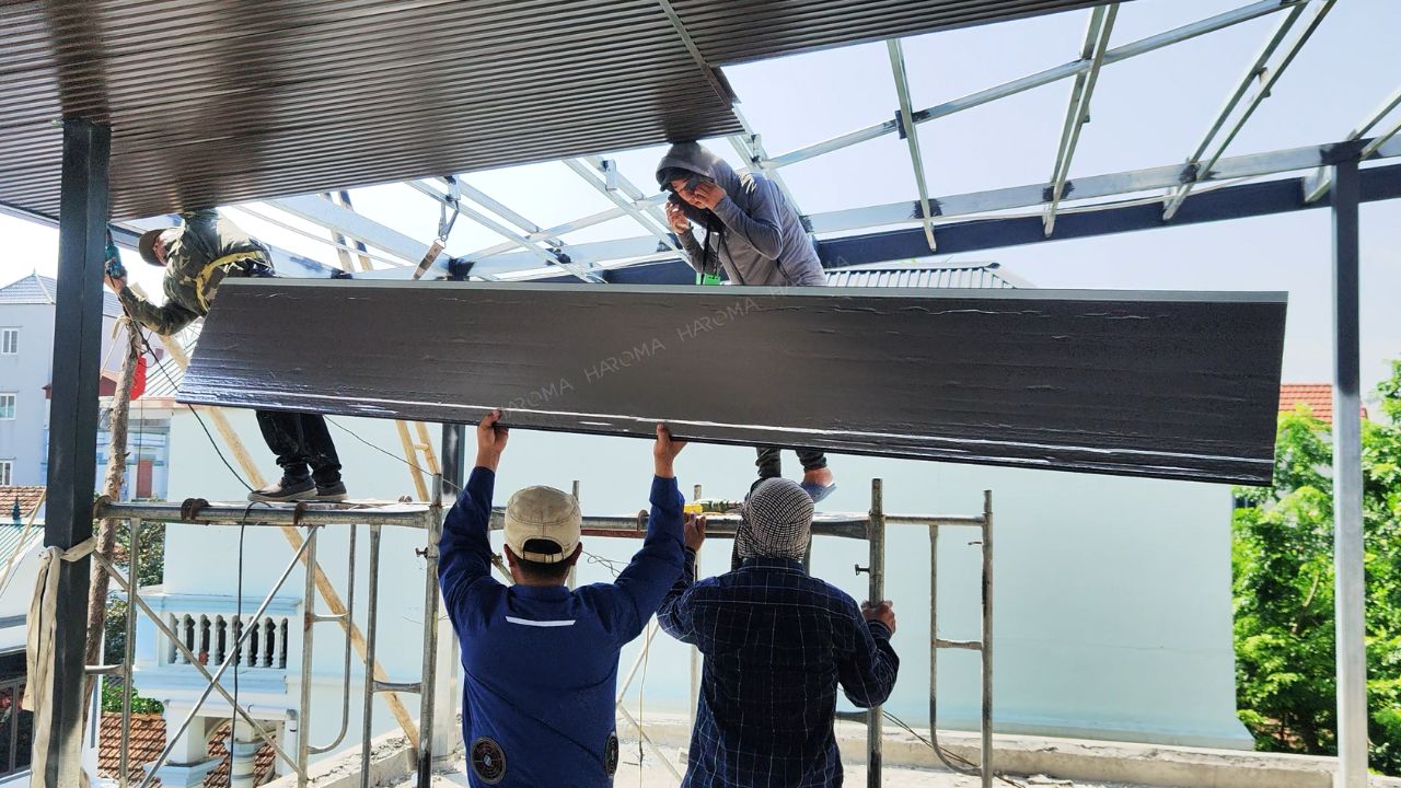 Tấm panel vân gỗ có những mẫu nào? Báo giá mới nhất