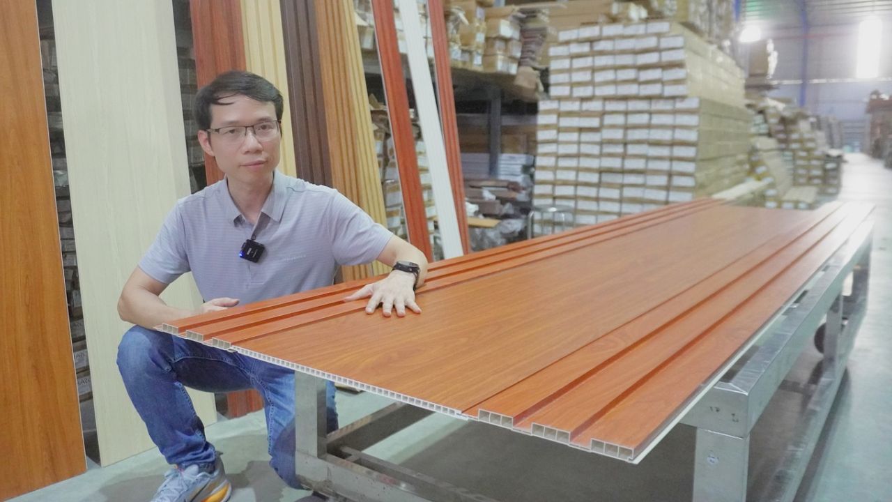 Tấm nhựa ốp tường nano kết hợp lam sóng cải tạo nhà cực đẹp!