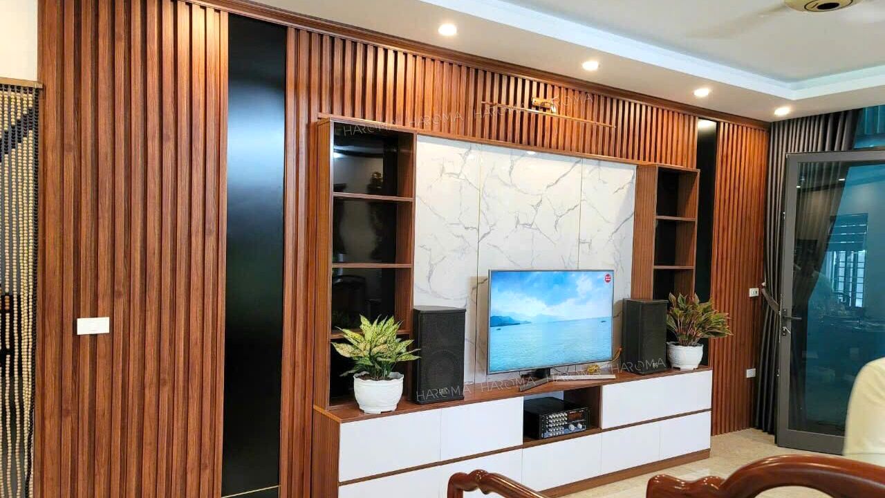 Báo giá vật tư bức vách tivi lam sóng kết hợp PVC vân đá